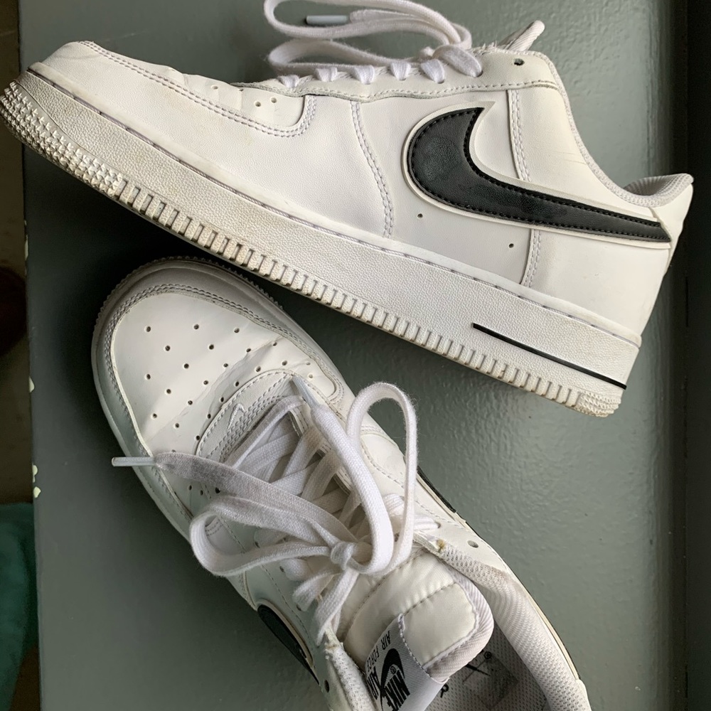 NIKE Air Force Low White/ Black Men’s 7 Women’s 9